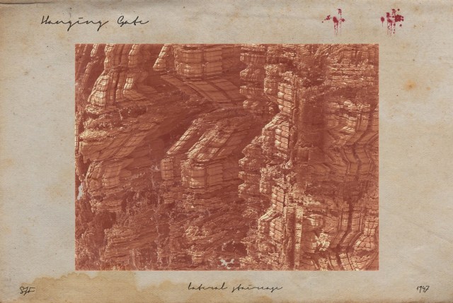 Hanging Gate 6 - Lateral staircase